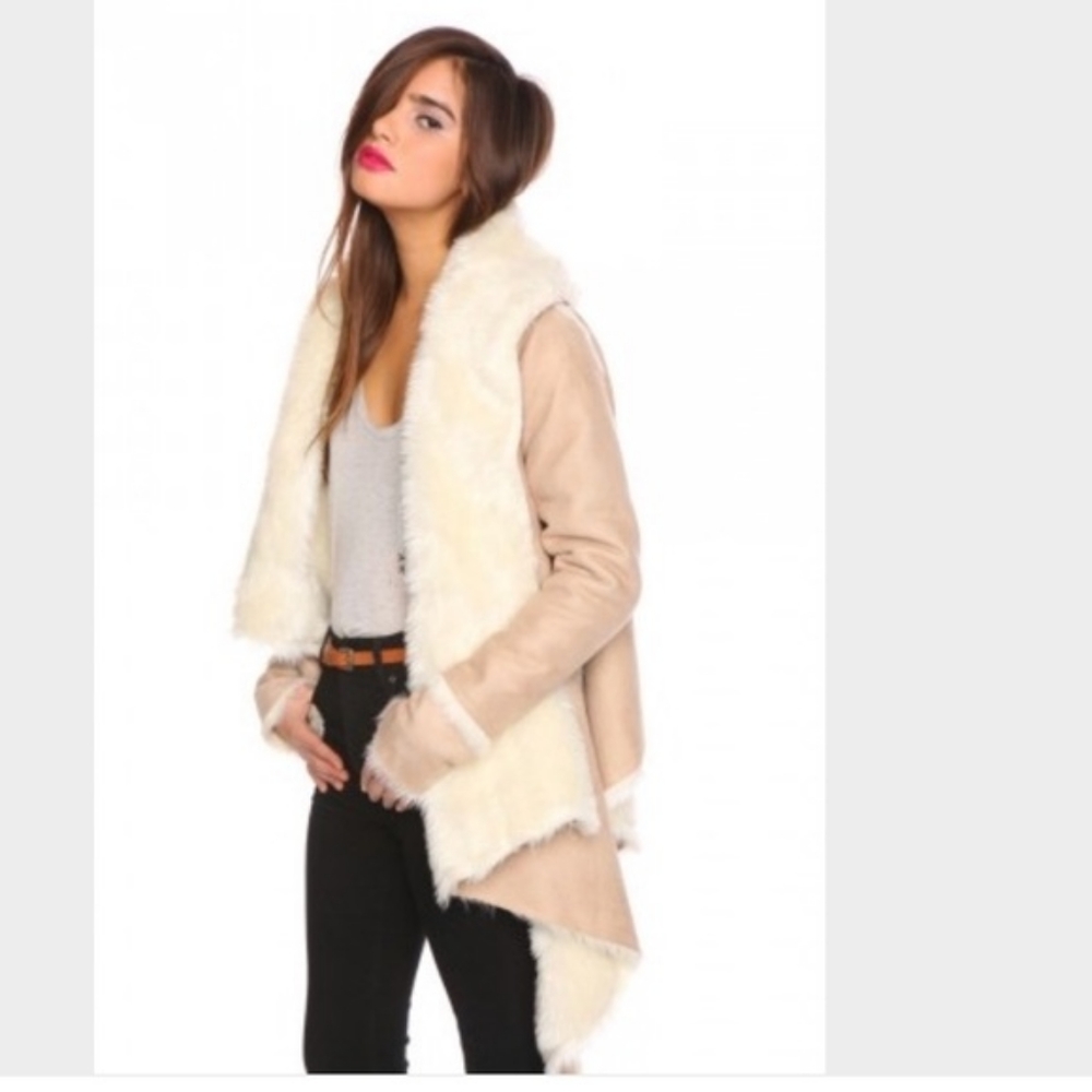 Unif Chelsea camel shearling coat